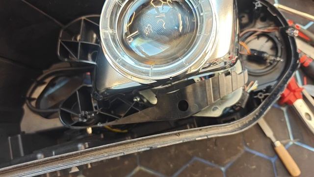 Volvo xc70, s80 AFS.
Установка светодиодных модулей X-Light M3.