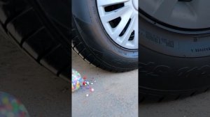 Experimento_ Petardos VS Rueda de Coche _ Aplastando Cosas Crujientes con El Coche_part1_4