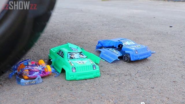 Experimento_ Petardos VS Rueda de Coche _ Aplastando Cosas Suaves y Crujientes con el Coche