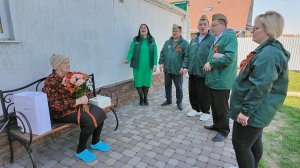 Волонтеры ОЭМК навестили ветеранов