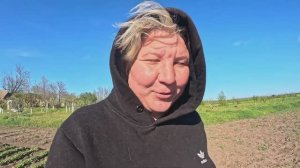 Губарева -  ВЕСЬ ДЕНЬ В РАБОТЕ  ПОСАДИЛА ОГУРЦЫ