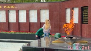 Возложение цветов «Сквер Победы» в Малаховке детьми подготовительной к школе группы Funny Ant
