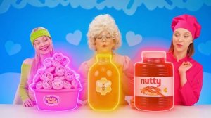 Я против моей бабушки в соревновании по приготовлению еды # Super Hyper Делайте удивительные трюки и