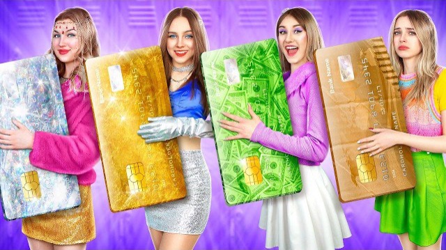 Бедная , Богатая или Гига Богатая или Нормальная в Колледже. Я попала в клуб Дкрзких Девушек! смотреть онлайн