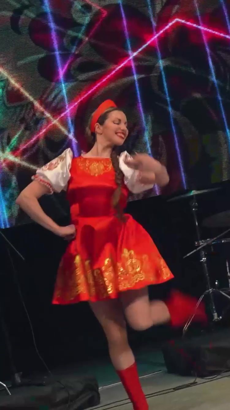 Друзья! Еще одно видео с фестиваля «Шансон над Волгой XX»: Inessa - Русский сарафан!