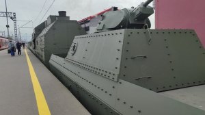 Действующий бронепоезд на Балтийском вокзале Санк Петербурга