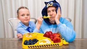 Даша главная! Папа учит хорошие привычки