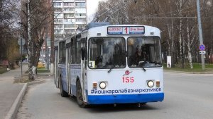 Троллейбус Йошкар-Олы ЗиУ-682В борт. №155 маршрут 1 на остановке «улица Панфилова»