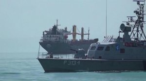 Иран заявляет, что заставил три американских эсминца покинуть Ормузский пролив.