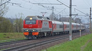 ЭП2К-396 с поездом Владикавказ - Санкт-Петербург огибает кривые