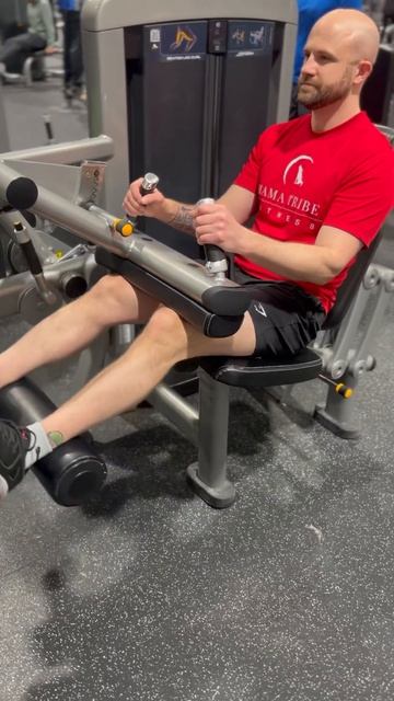 Seated leg curl machine | Скручивания голени сидя в тренажере