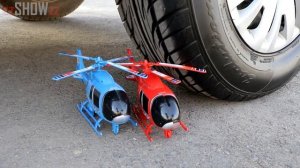 Aplastando Cosas Crujientes con el Coche _ Experimento_ Globos de Agua VS Rueda de Coche