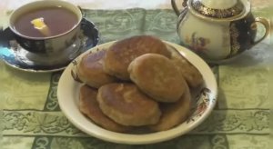Жарим очень вкусные пирожки с капустой из цельнозерновой муки.