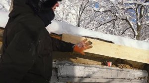 Каменный дом завалило снегом - снова гости. Добраться по снегу
