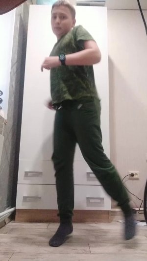 танцую и отвечаю на вопросы