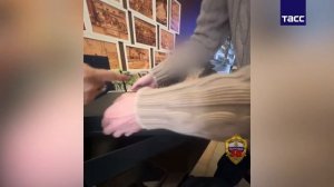 Мужчина украл колье за 10 млн рублей в Москве, он задержан, сообщили в МВД.