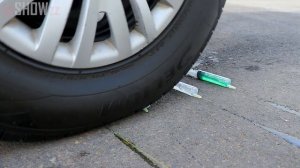 Aplastando Cosas Crujientes y Jeringas, Petardos, Canicas, Coca Cola, ORBEEZ VS Rueda de Coche