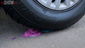 Aplastando Cosas Crujientes y Suaves con el Coche _ Experimento_ Rueda de Coche VS Huevos