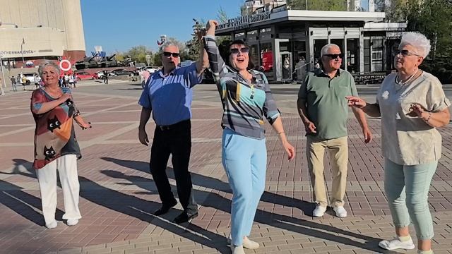 Дискотека начинается... 08.05.26... смотреть онлайн