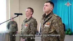 Военнослужащие группировки «Восток» поздравили воспитанников мариупольской школы-интерната
