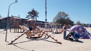 Детская площадка на песчаном пляже, в Анапе