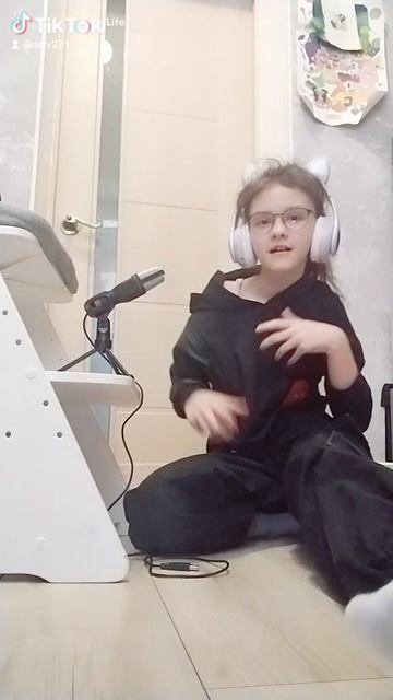 Я занималась настройкой микрофона и решила стать дипинсом 😆