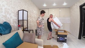ПЕРЕРУГАЛИСЬ упаковывая пылесос для Авито! Вован ИСТЕРИТ и ругается на меня! НАКОЛХОЗИЛИ кое как)