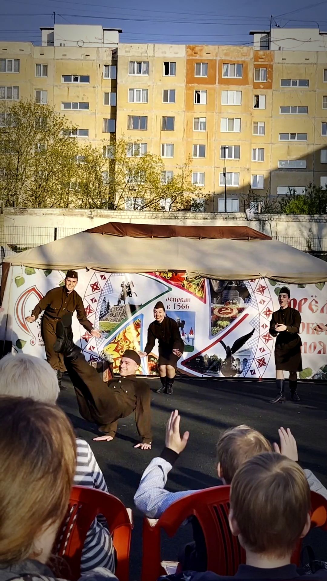 РЕАКЦИЯ БЛАГОДАРНОГО ЗРИТЕЛЯ - БЕСЦЕННА! 🔥 МАЛЬЧИК В ШОКЕ! КАК ОН ЭТО ДЕЛАЕТ?! смотреть онлайн