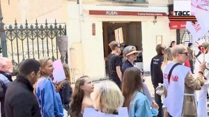 В Париже тысячи человек приняли участие в шествии «Бессмертного полка»,