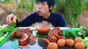 #МУКБАНГ Свиная грудинка с острым соусом и свежими овощами!АСМР ЕДА НА КАМЕРУ ОБЖОР ОБЕД