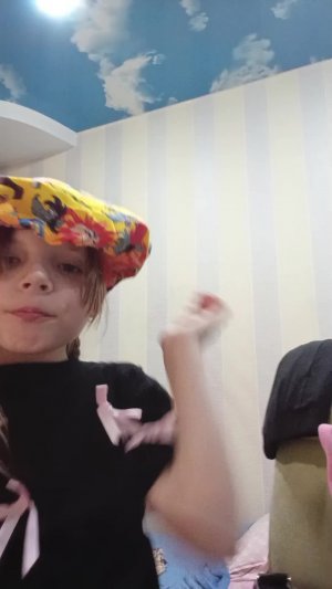 я открываю подарки друзей что мне подарили на др