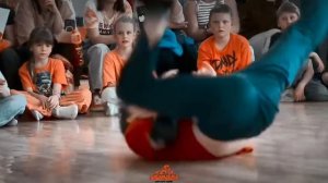 Я в лагере (была) это видео с 2024 ну в лагере!!! ну вы поняли и нам сказали выучить танец