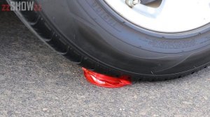 Aplastando Cosas Crujientes y Suaves! Globo de Orbeez VS Rueda de Coche