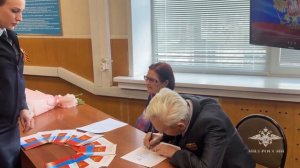 Ирина Волк: В Дмитрове полицейские вручили российские паспорта пожилой семейной паре из Казахстана