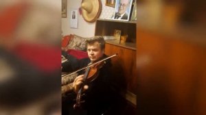 Трогательная песня посвящённая празднику 9 Мая, в исполнении юной жительницы Приморского края.