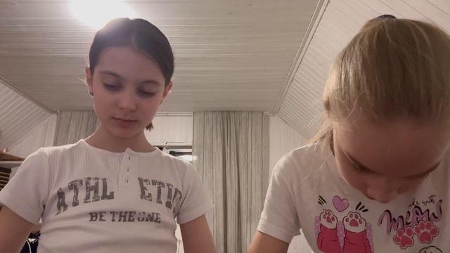 СЛЕПИЛИ ЗНАЧКИ ИЗ ПЛАСТИЛИНА НА 9 МАЯ!!!