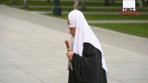 Патриарх Кирилл поздравил воинов с 81-й годовщиной Победы в войне.