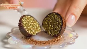 Стеклянные фисташковые пироженные. Мини ИИ - анимация.