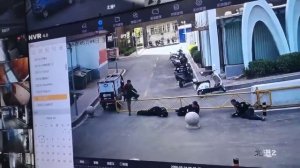 Доставку заказывали? Курьер уронил рабочих