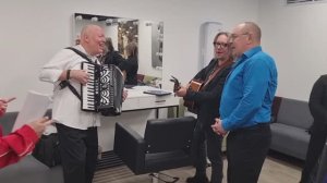 «Привет, Андрей» Щас Споём у Малахова!!!