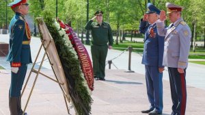 Сотрудники УИС возложили цветы к Могиле Неизвестного Солдата
