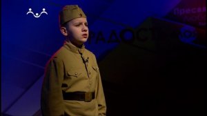 Читают дети. Стихи о ВОВ.  На фотографии в газете  Р.Казакова