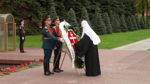 Память павших в Великой Отечественной почтили в Александровском саду и на Поклонной горе