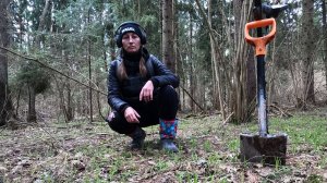 В дремучем лесу. Приехала искать древнее поселение.