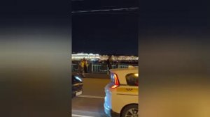 🌉Прохожий запечатлел работу «охраны мостов» Петербурга.
Судя по кадрам, с нарушителями порядка сотр