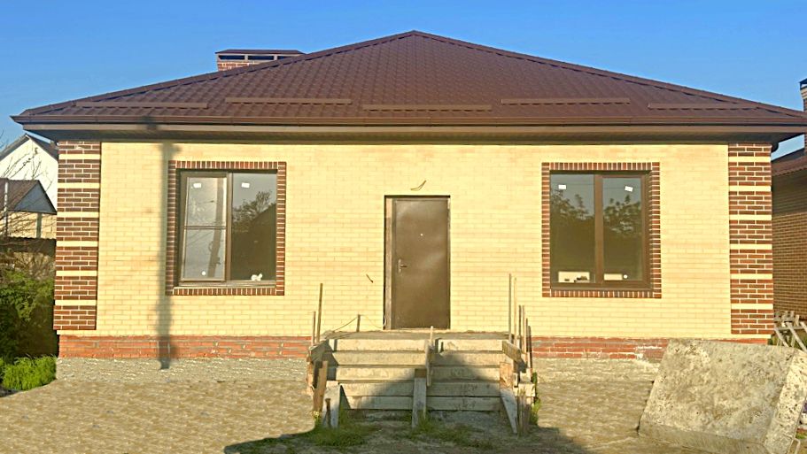 Новый дом 120кв.м. 6 соток 3 комнаты пред чистовая. Краснодарский край, город Армавир.