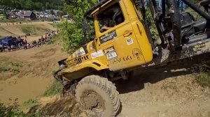Экстрим бездорожья: битва тракторов и машин 4×4