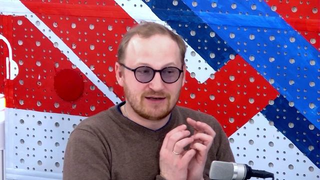 В студии художественный руководитель Астраханского драмтеатра Владимир Кузнецов.7 (1)