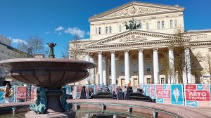 Исторический фонтан у Большого ... Подготовка к сезону ...