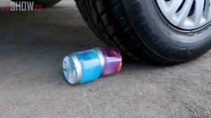 Aplastando Cosas Crujientes con el Coche _ Experimento_ Petardos VS Rueda de Coche
